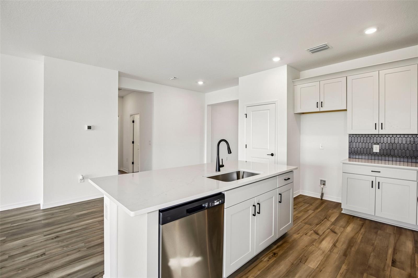 13810 BERTRAND AVE — photo 7