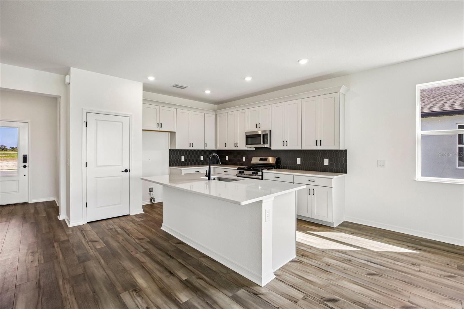 13810 BERTRAND AVE — photo 5