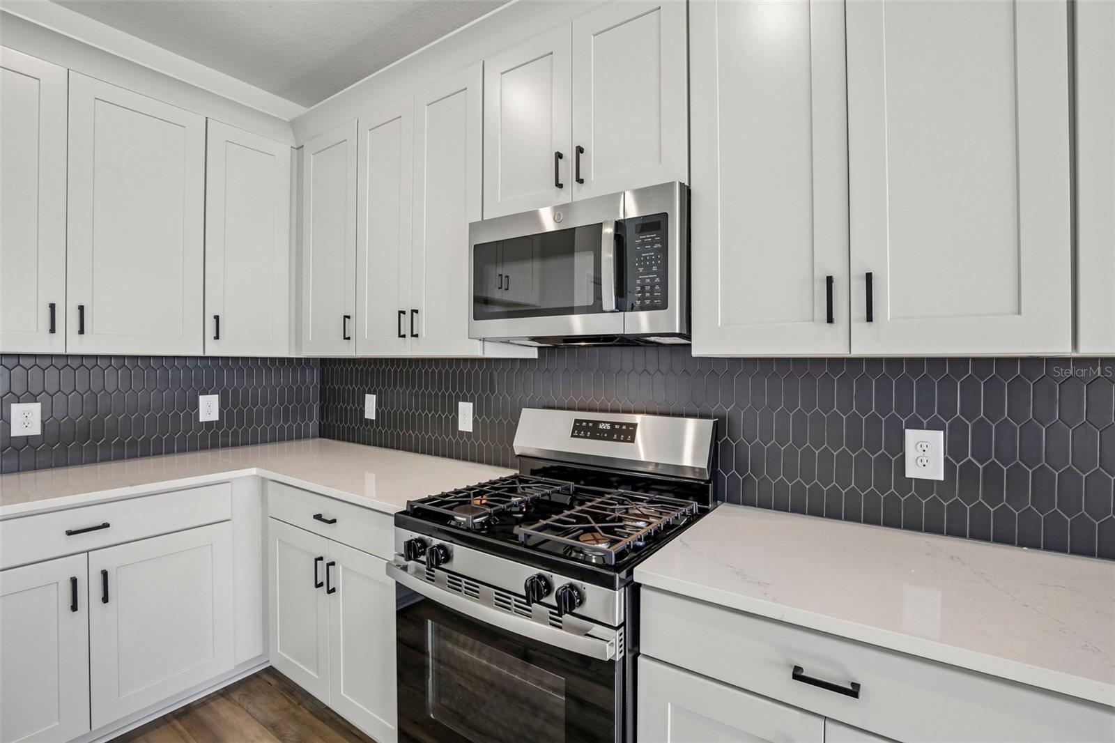 13810 BERTRAND AVE — photo 8
