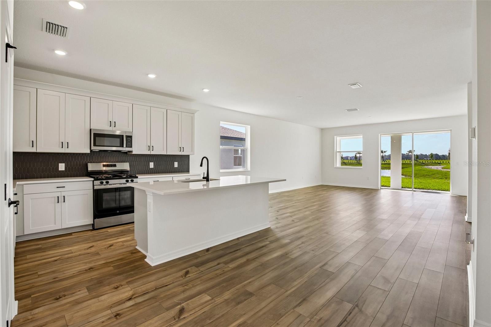 13810 BERTRAND AVE — photo 2