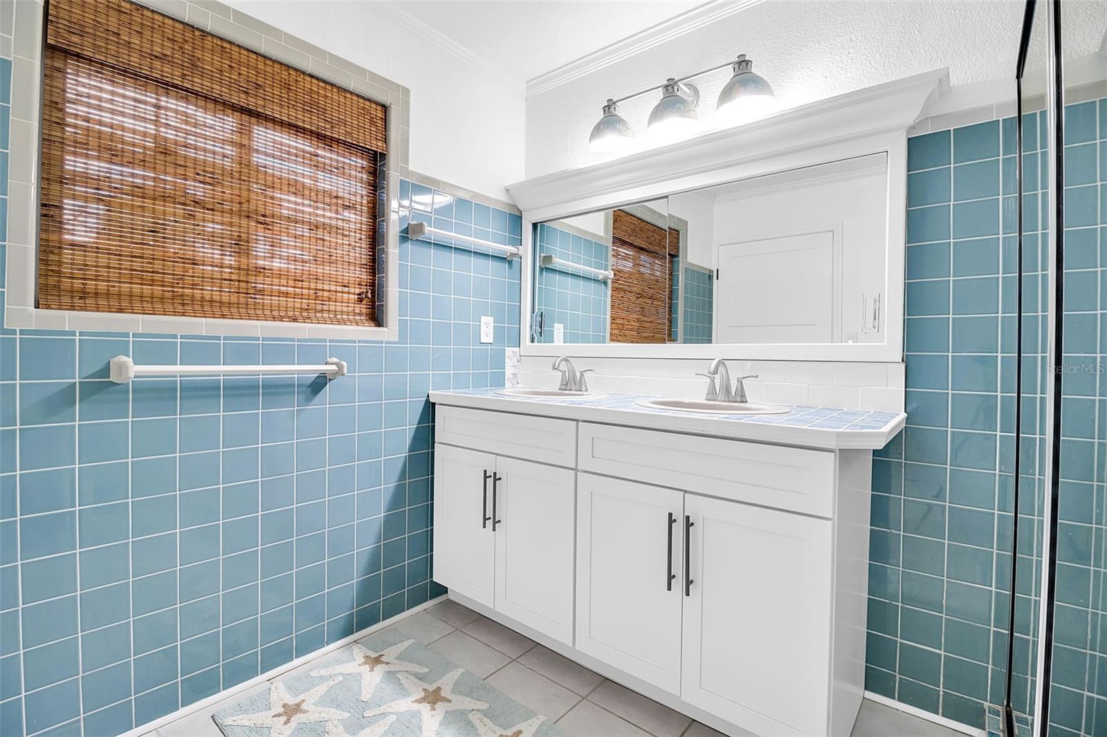 608 GARDENIA DR — photo 28