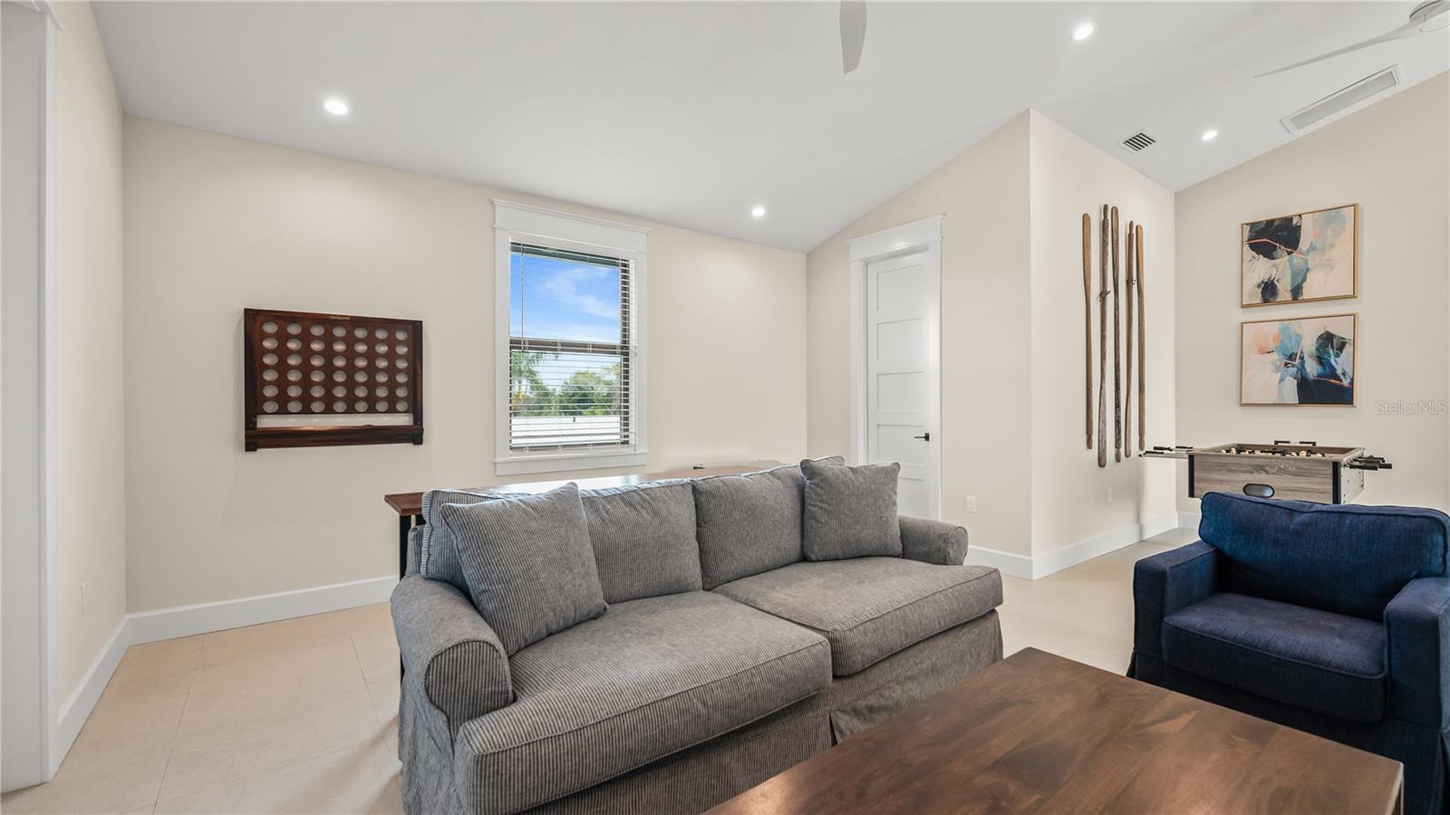 209 GARFIELD DR — photo 49