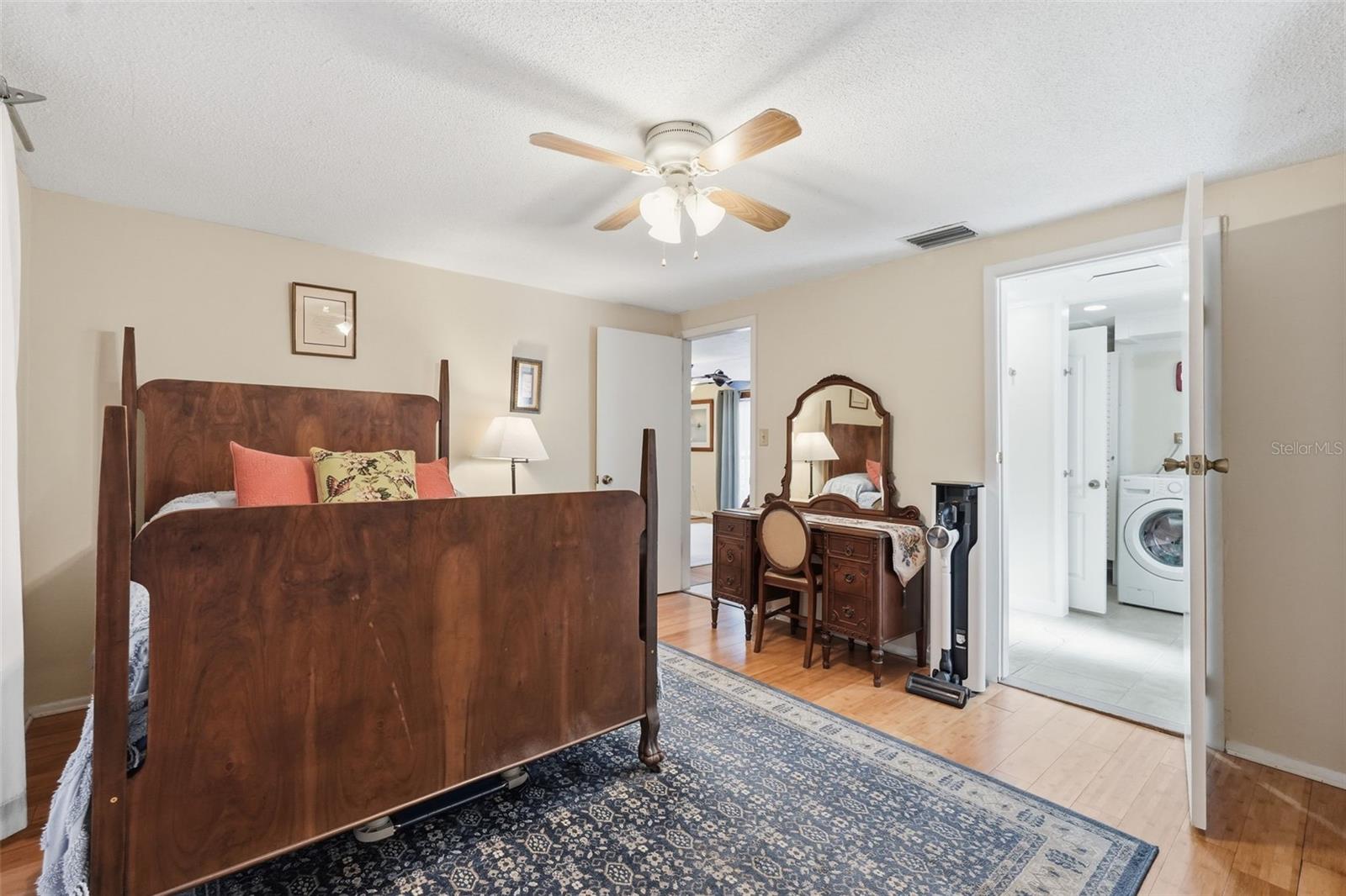 3226 FAIRMOUNT DR — photo 16