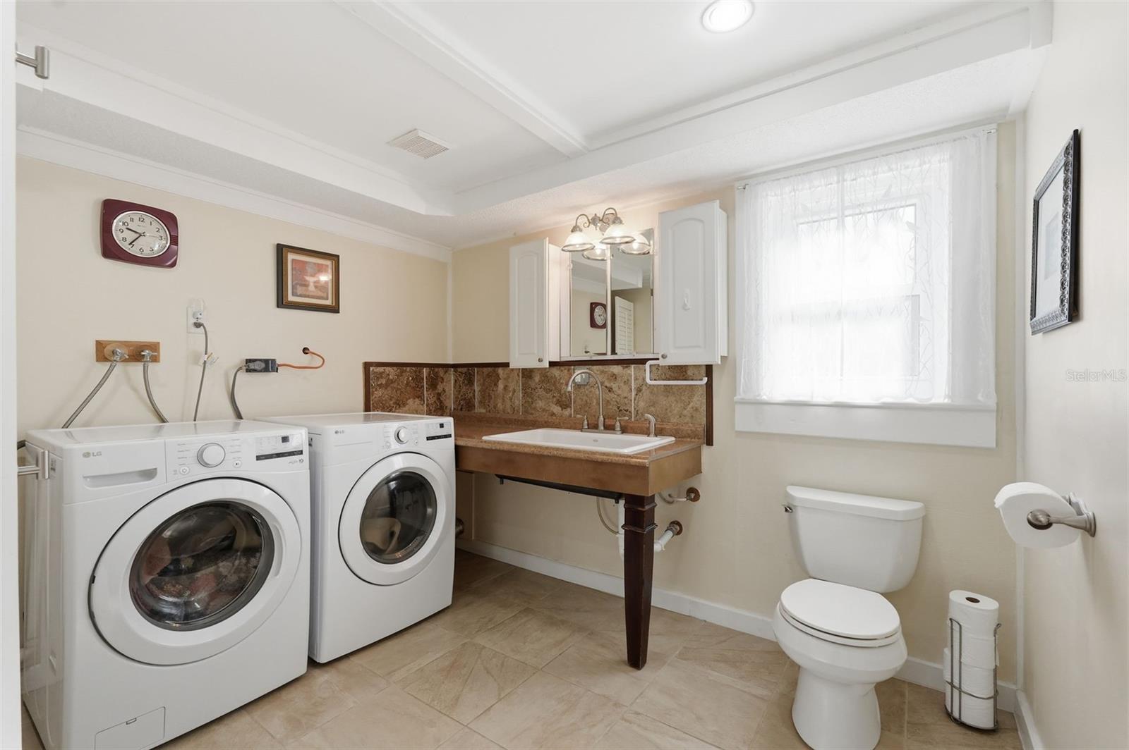 3226 FAIRMOUNT DR — photo 17
