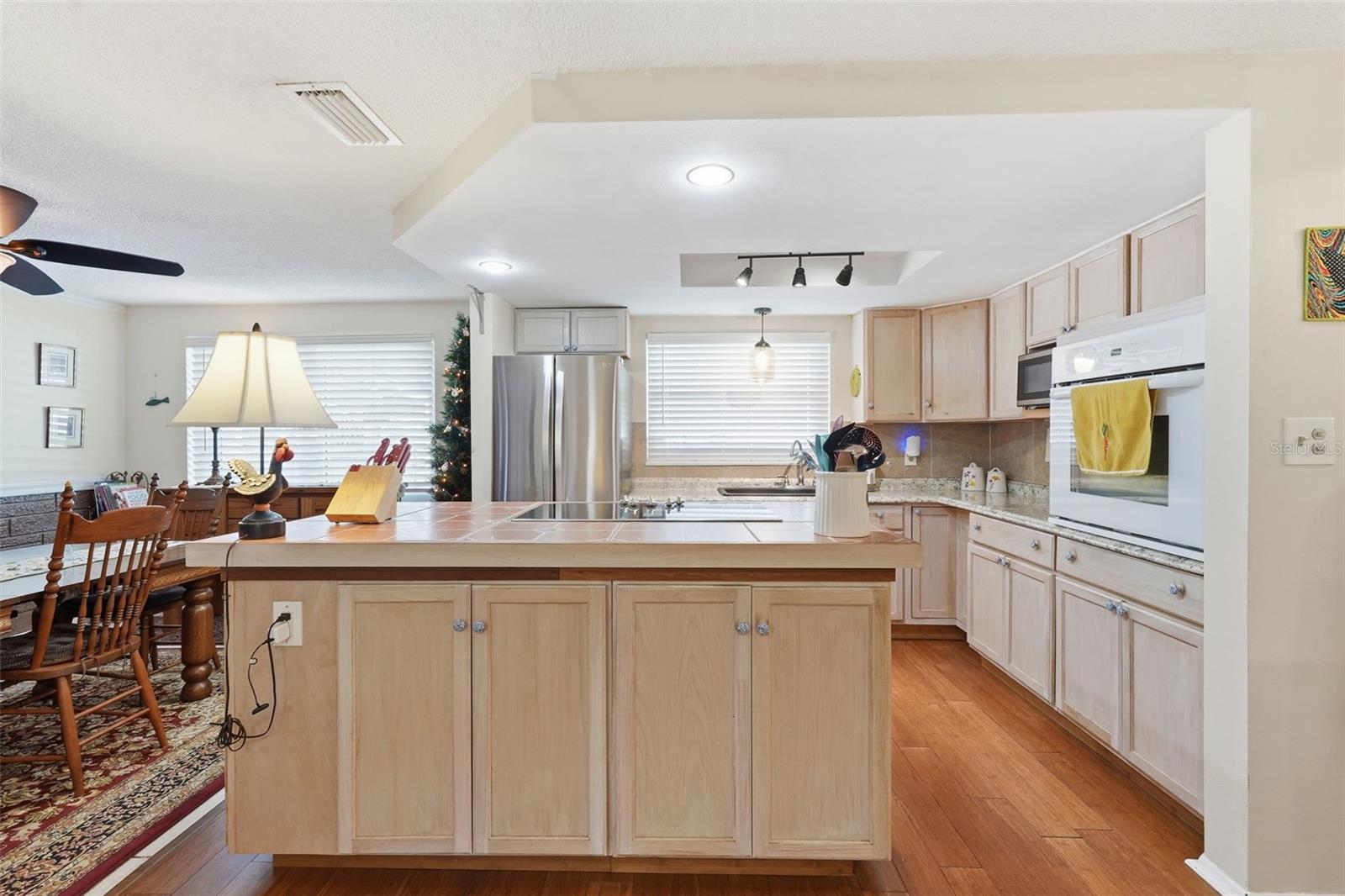 3226 FAIRMOUNT DR — photo 10