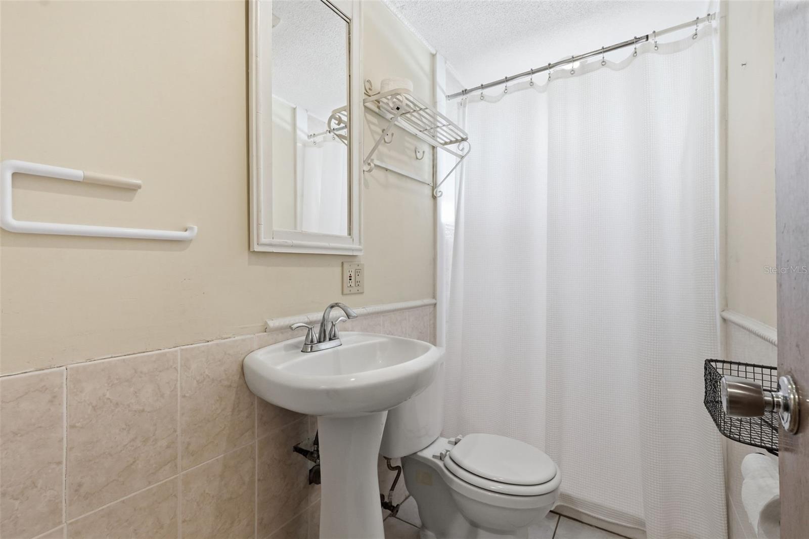 3226 FAIRMOUNT DR — photo 22