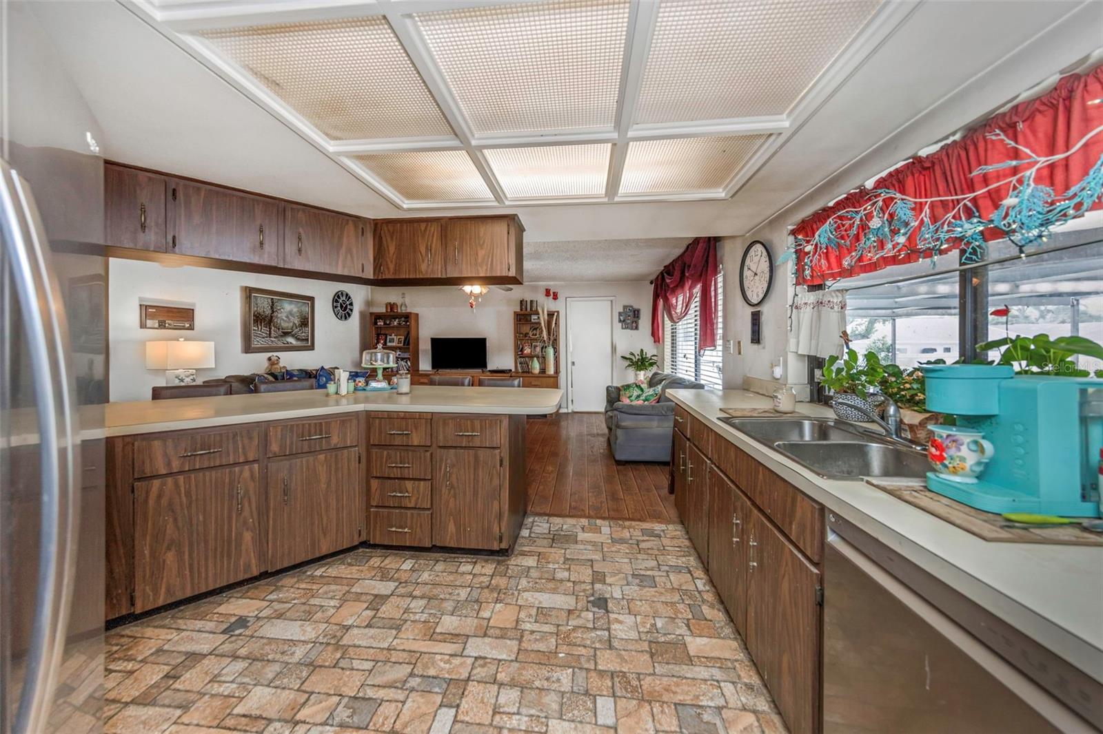 107 COUNTRY VILLAS DR — photo 10
