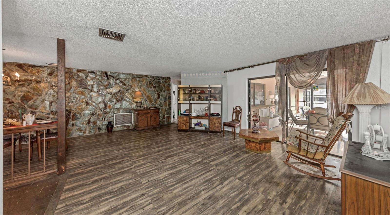 107 COUNTRY VILLAS DR — photo 23