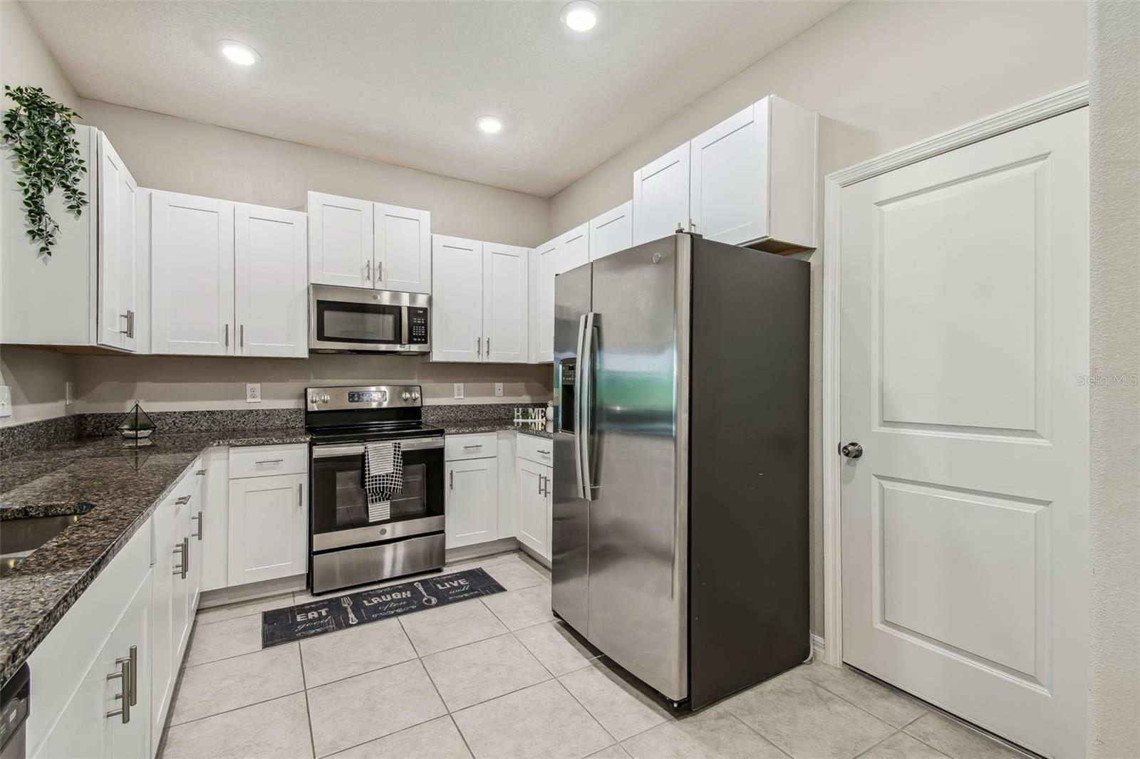 633 ROYAL EMPRESS DR — photo 3