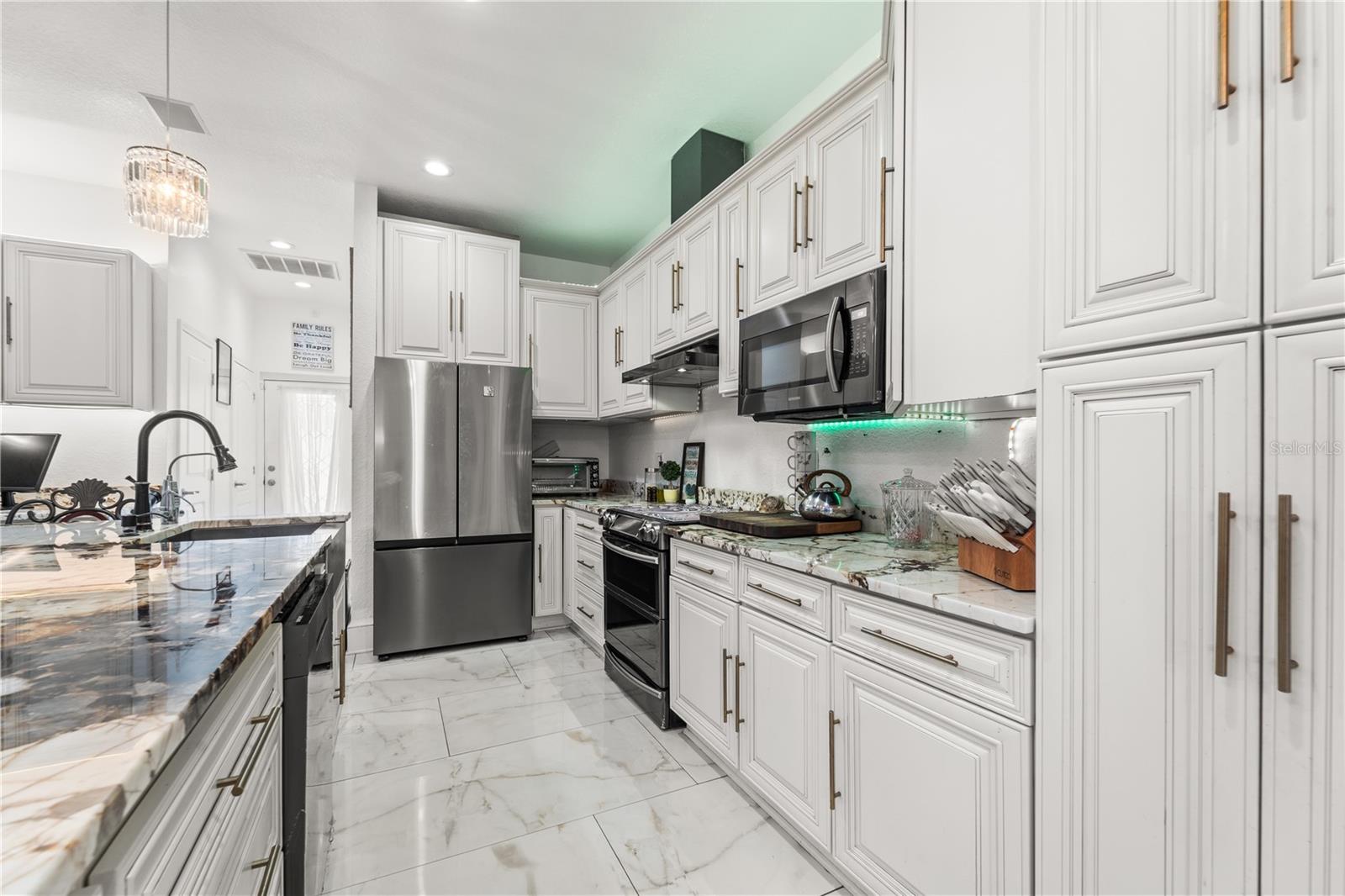 2520 GOMAZ WAY S — photo 3