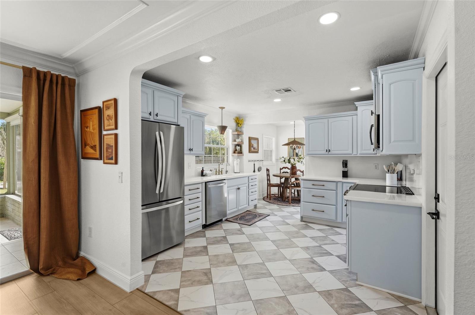 7746 WESTMORELAND DR — photo 10