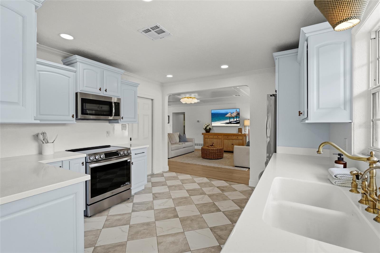 7746 WESTMORELAND DR — photo 13
