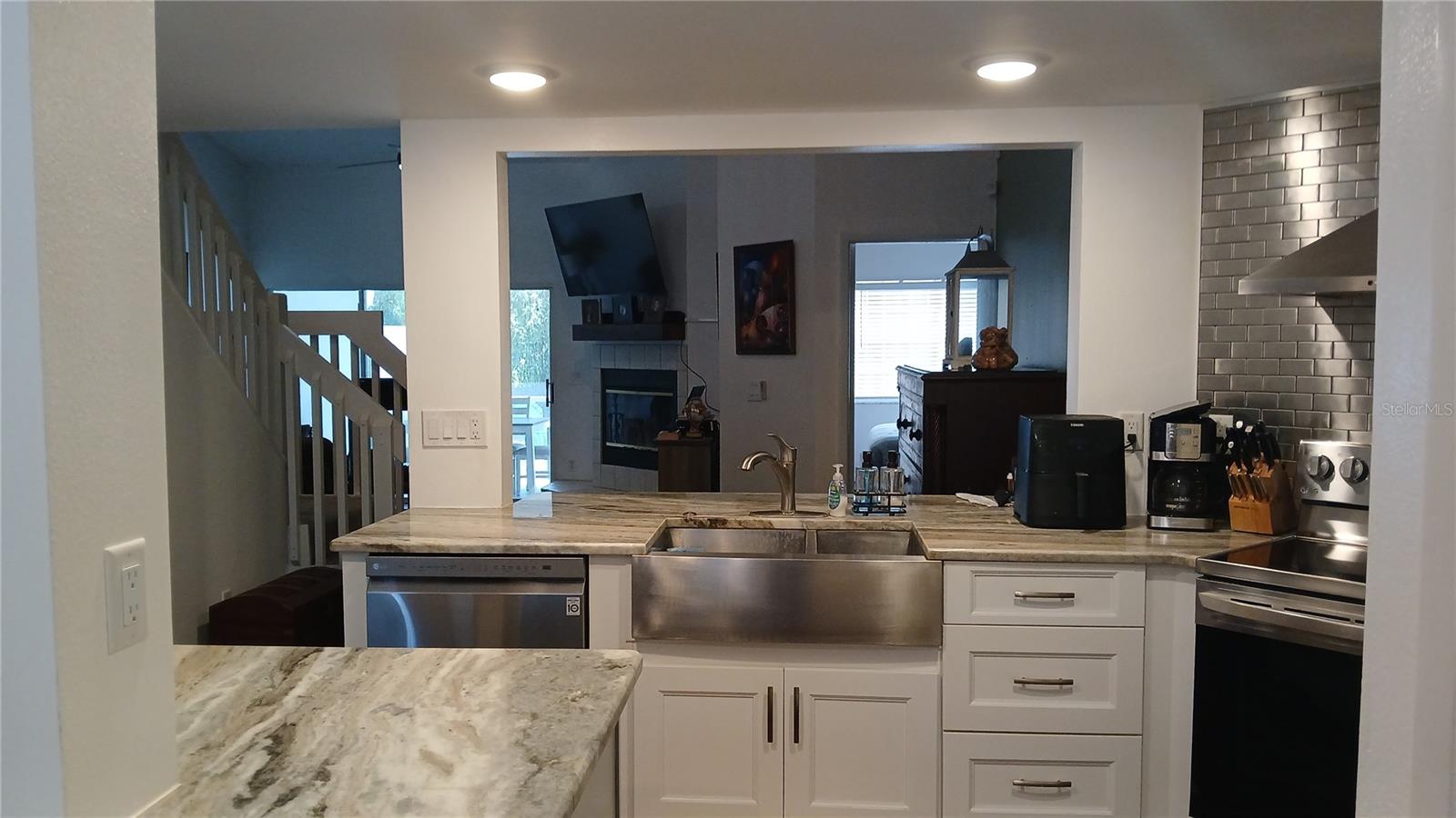 1963 GEORGIA CIR N — photo 8
