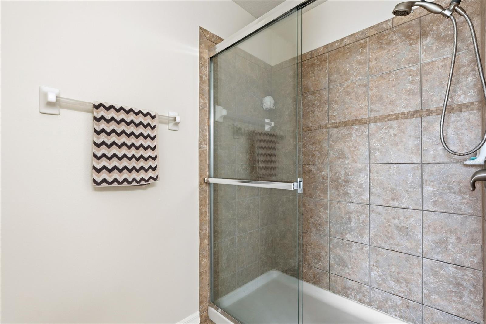 11904 FOREST PARK CIR — photo 33