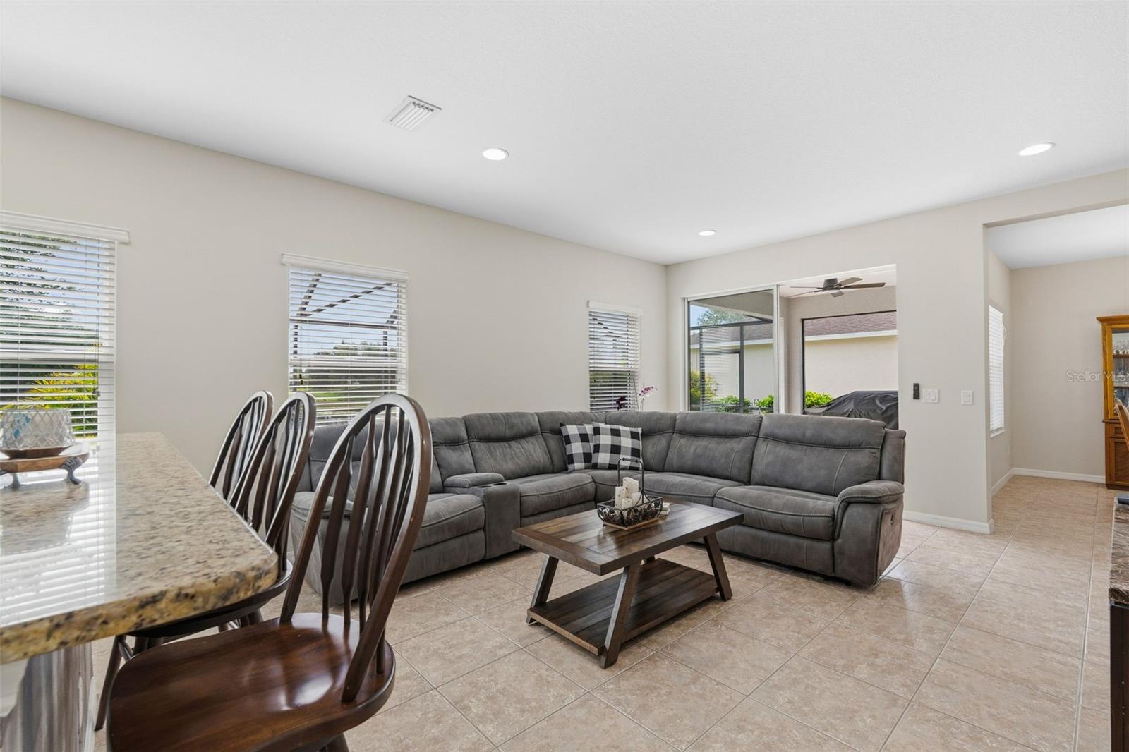 11904 FOREST PARK CIR — photo 9