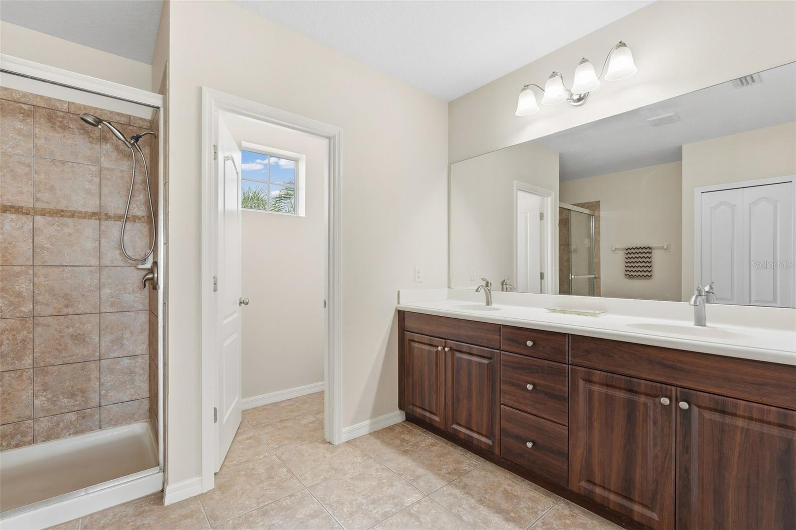 11904 FOREST PARK CIR — photo 32