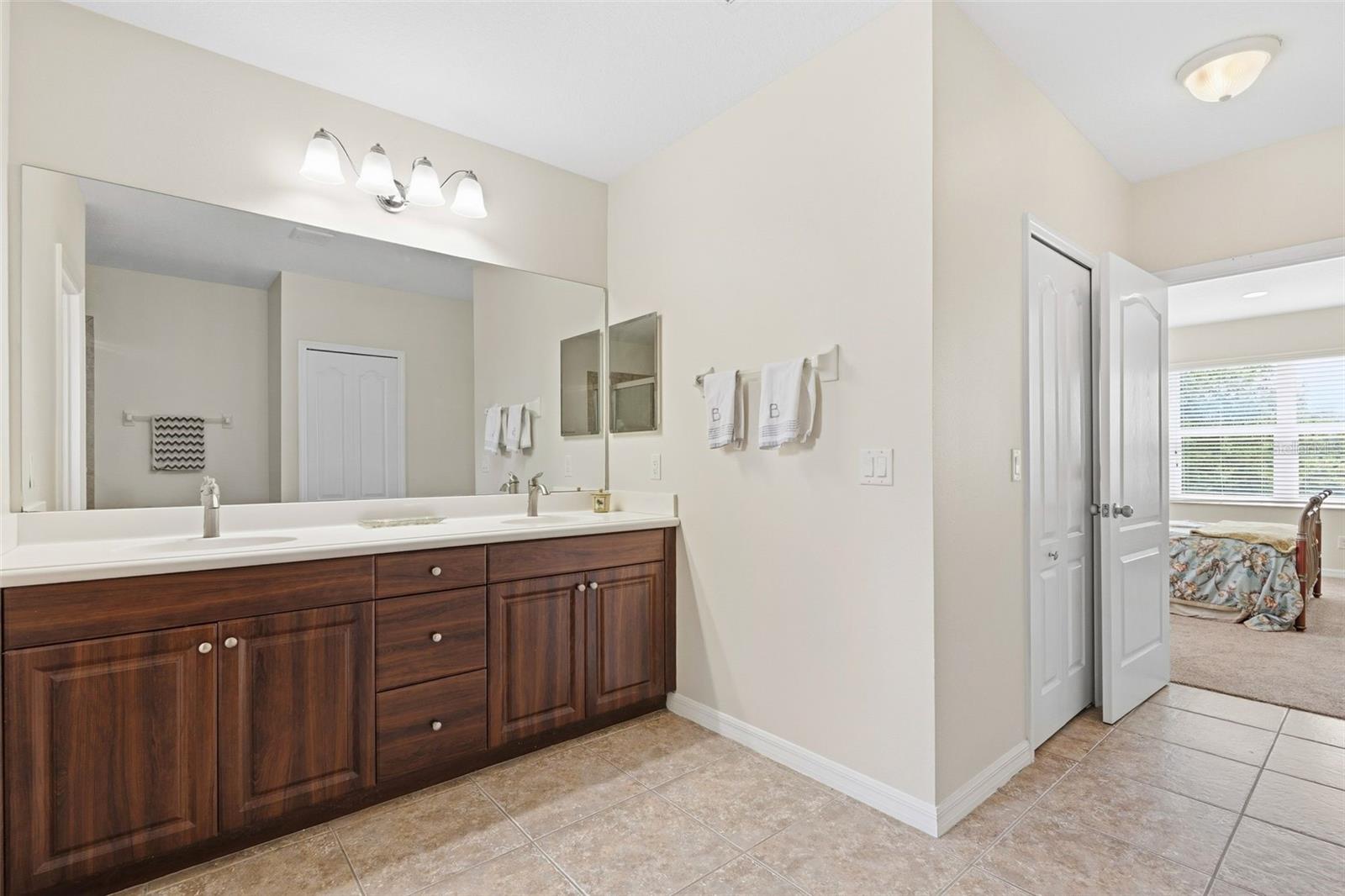11904 FOREST PARK CIR — photo 34