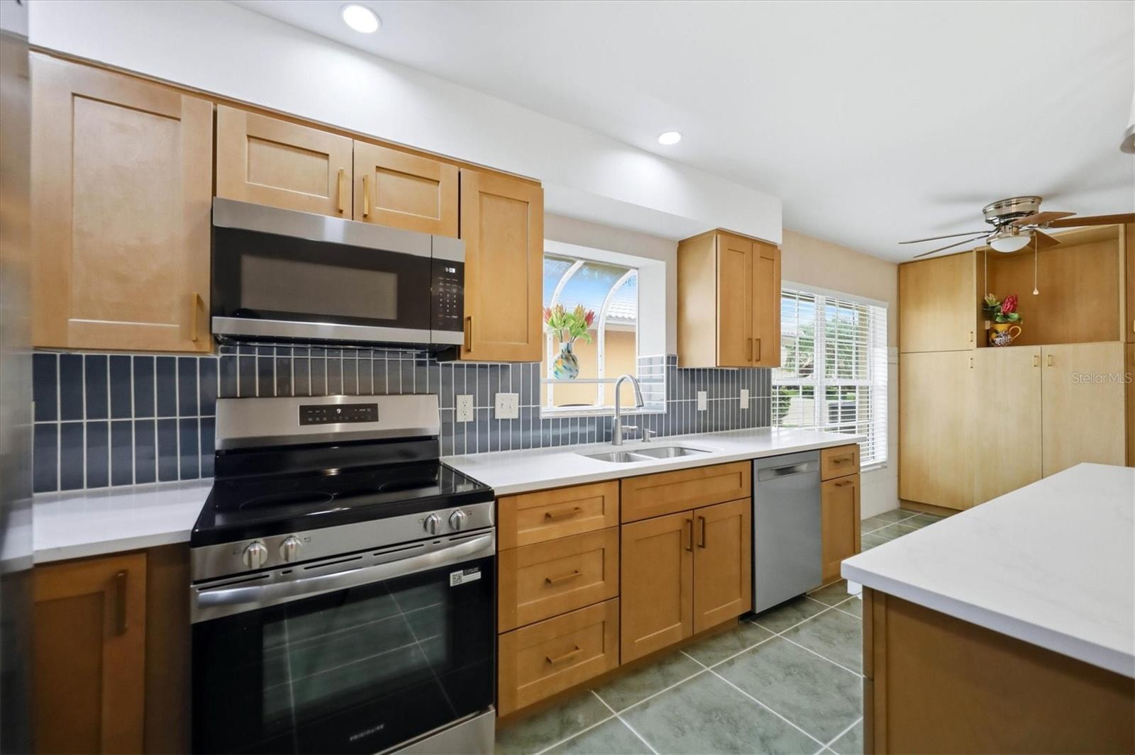 4738 DUNDEE DR — photo 5