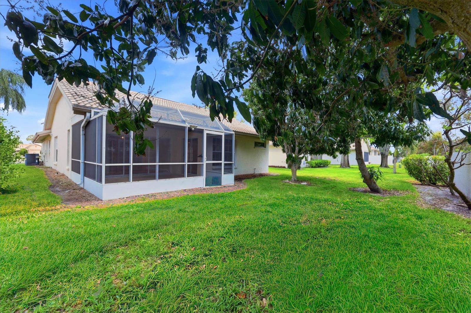 4738 DUNDEE DR — photo 36