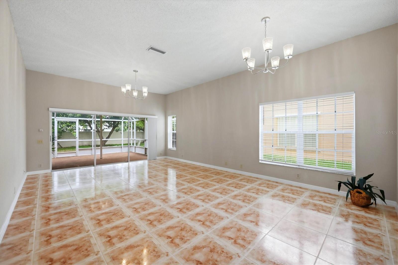 4738 DUNDEE DR — photo 12