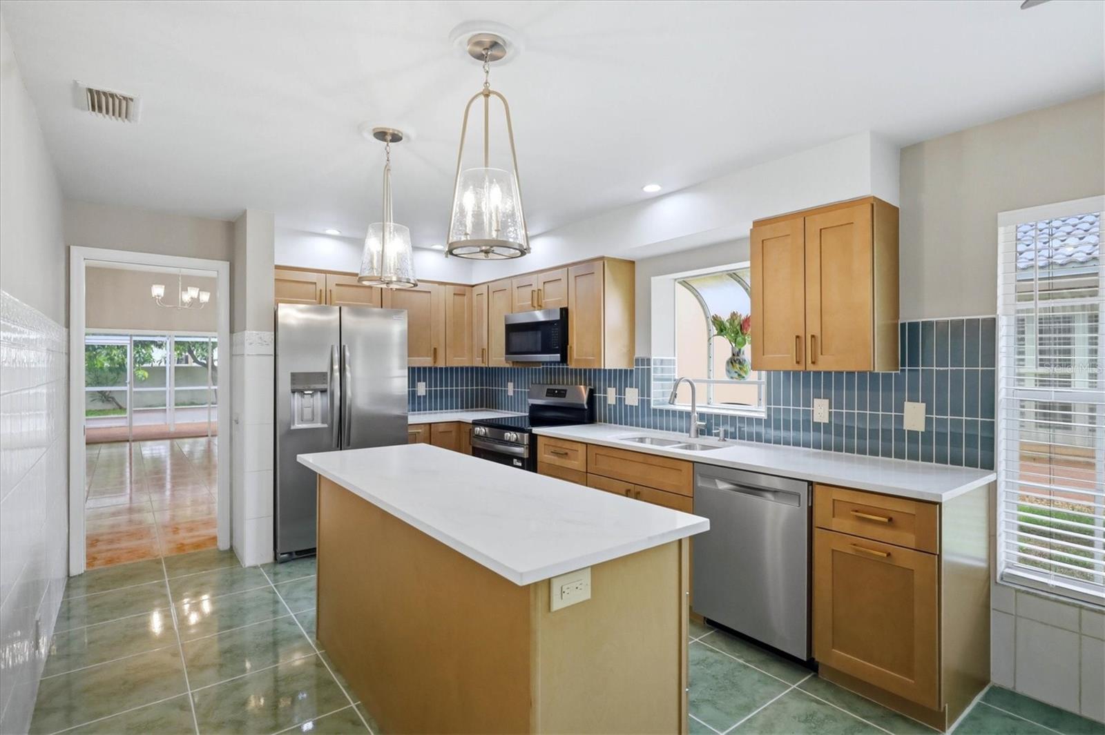 4738 DUNDEE DR — photo 8