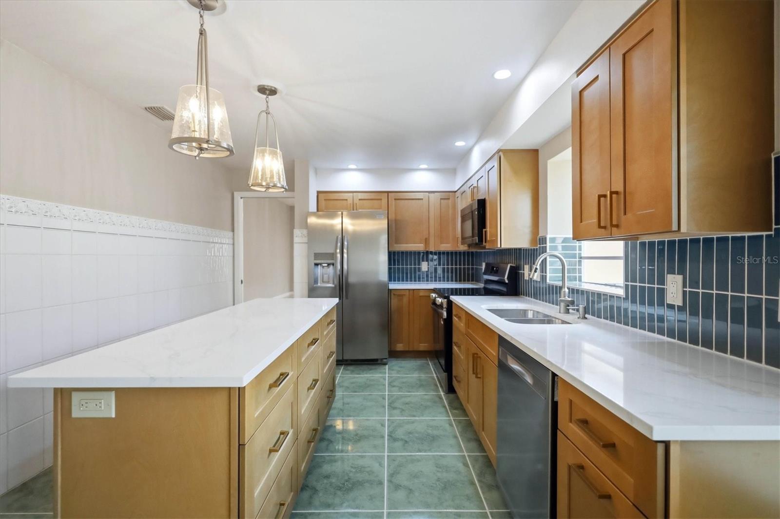 4738 DUNDEE DR — photo 7