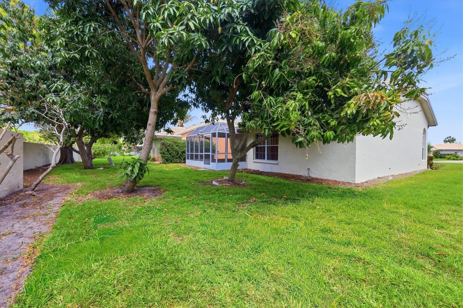 4738 DUNDEE DR — photo 37