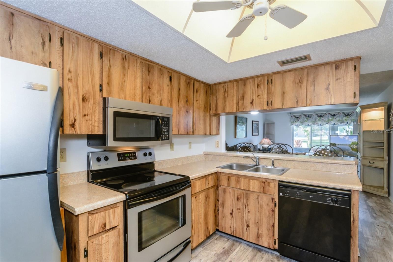 207 CYPRESS LN — photo 6