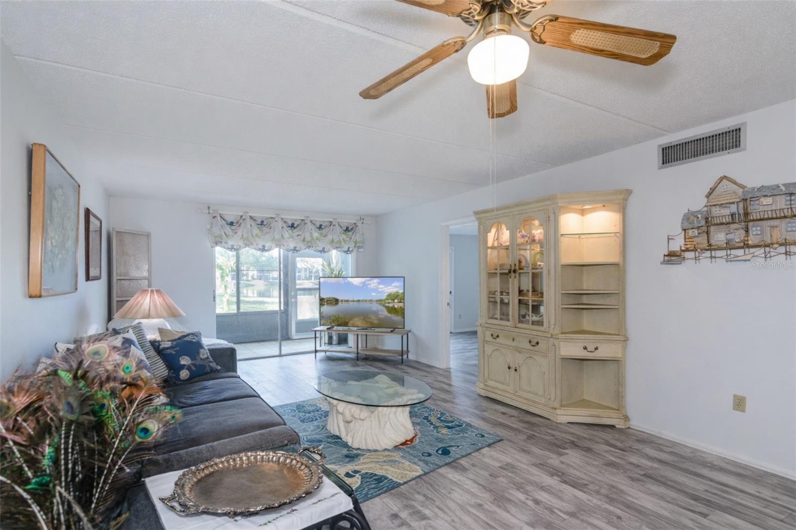 207 CYPRESS LN — photo 3