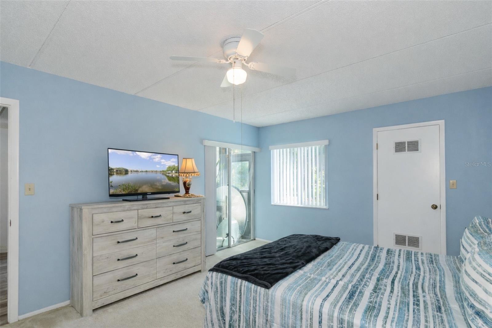 207 CYPRESS LN — photo 13