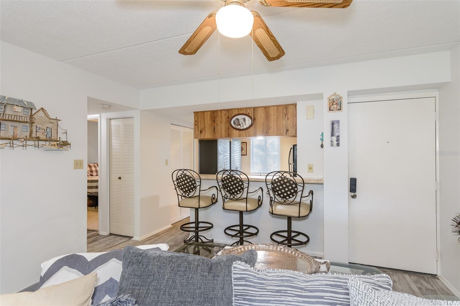 207 CYPRESS LN — photo 9
