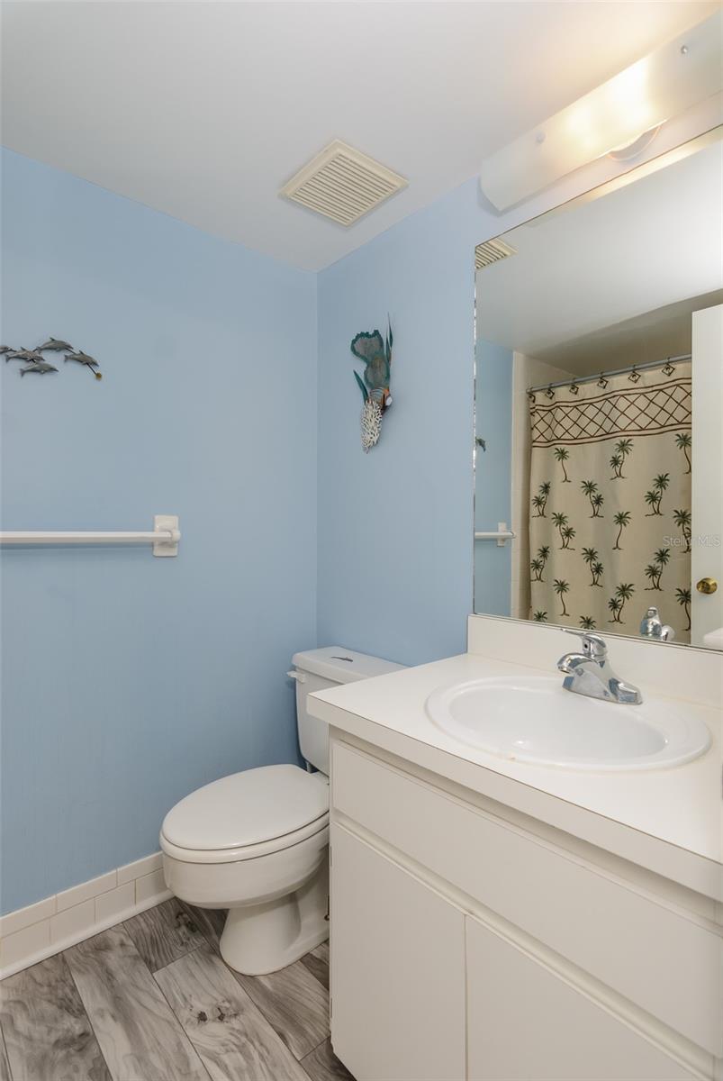 207 CYPRESS LN — photo 11