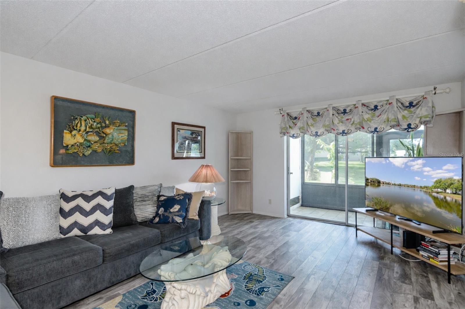 207 CYPRESS LN — photo 4