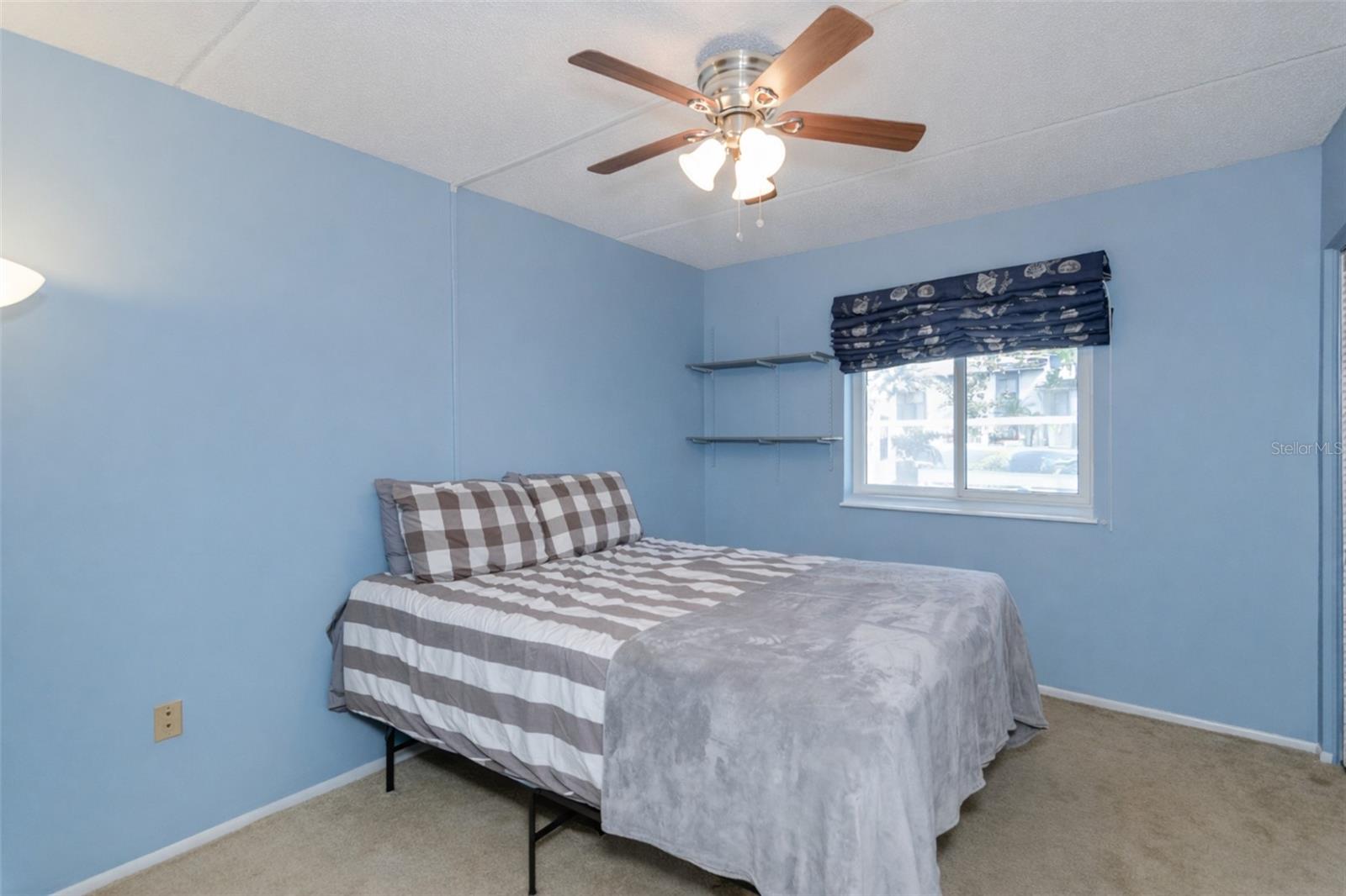 207 CYPRESS LN — photo 10