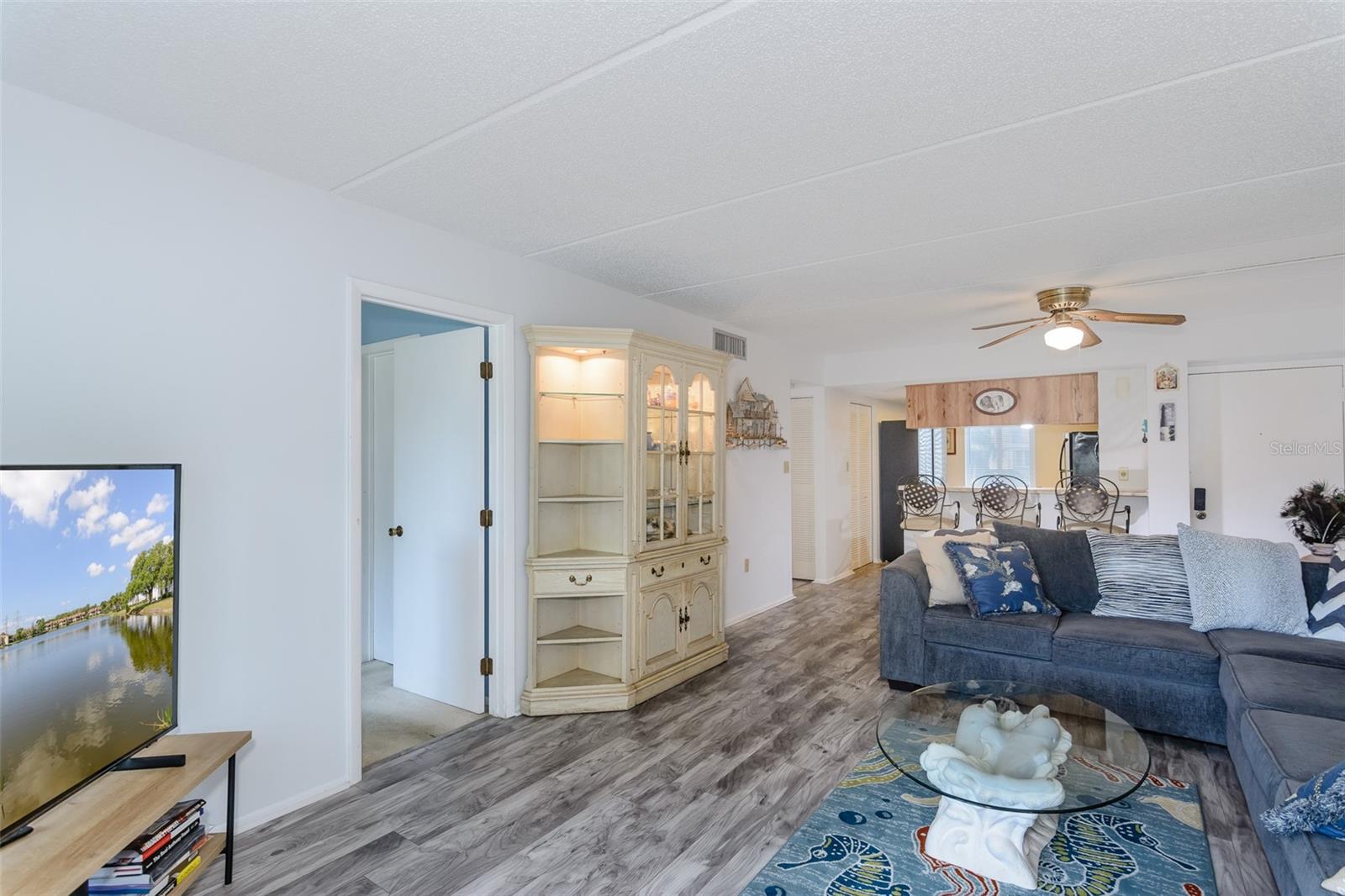 207 CYPRESS LN — photo 5
