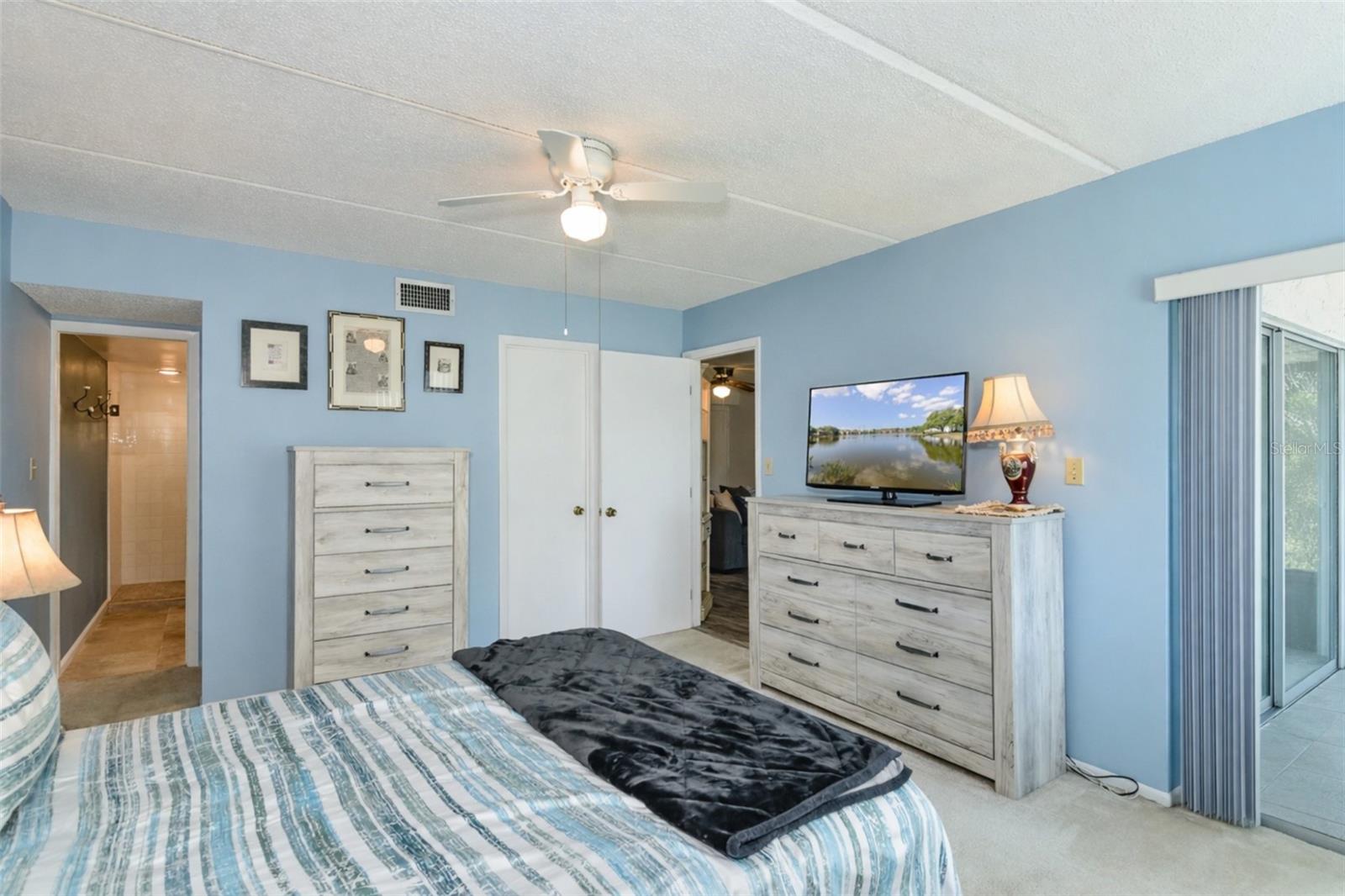 207 CYPRESS LN — photo 14