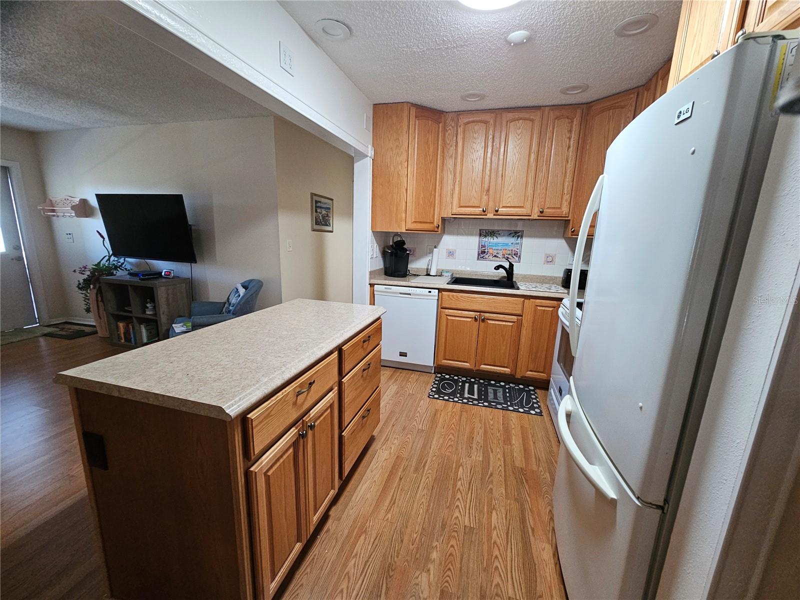 1905 CANTERBURY LN #E-9 — photo 15