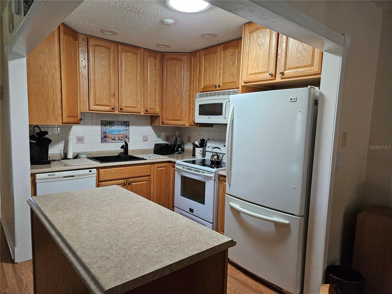 1905 CANTERBURY LN #E-9 — photo 14