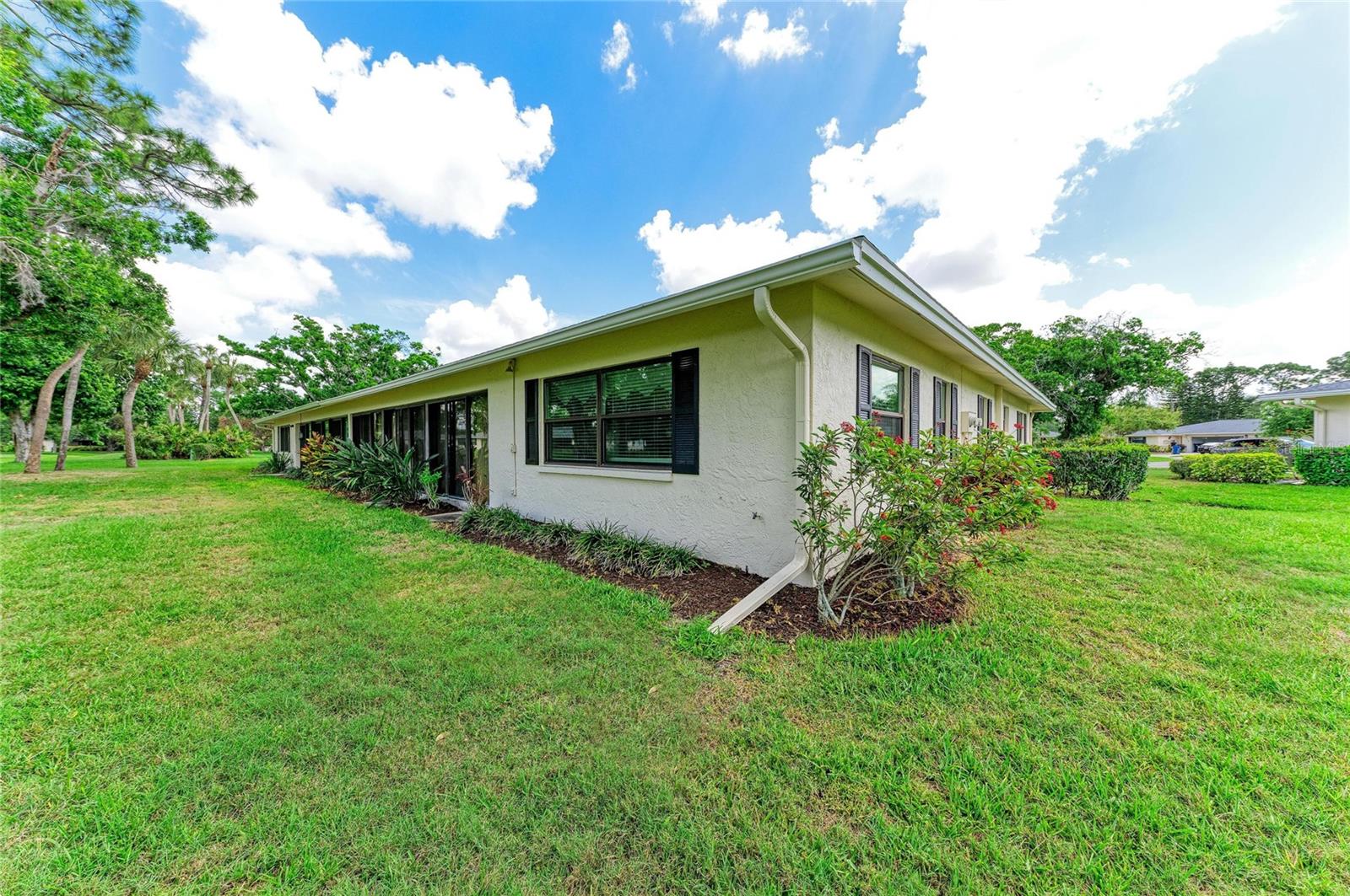 7160 FAIRWAY BEND CIR — photo 35