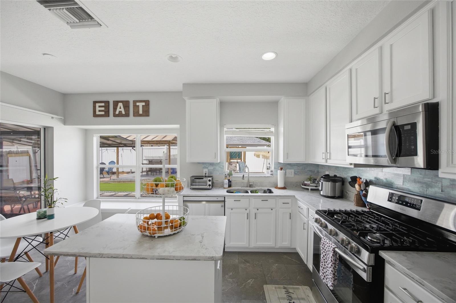 24927 PORTOFINO DR — photo 14