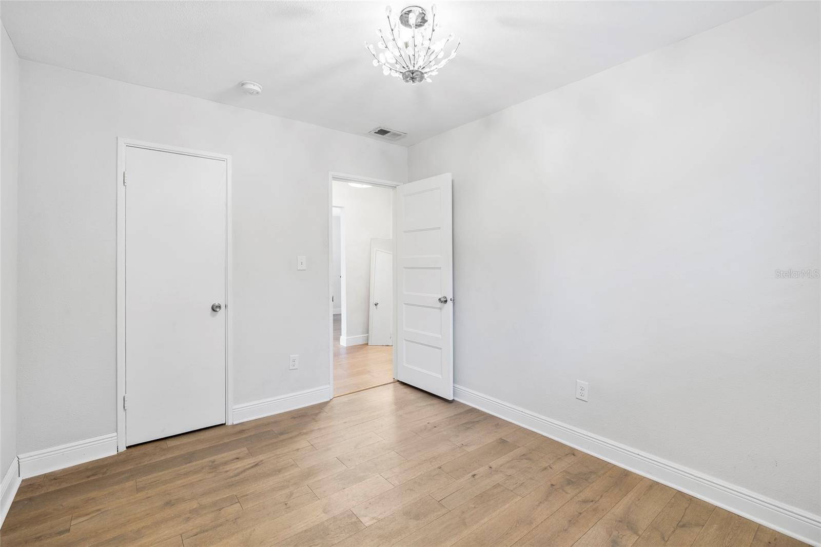 4303 S CAMERON AVE — photo 28