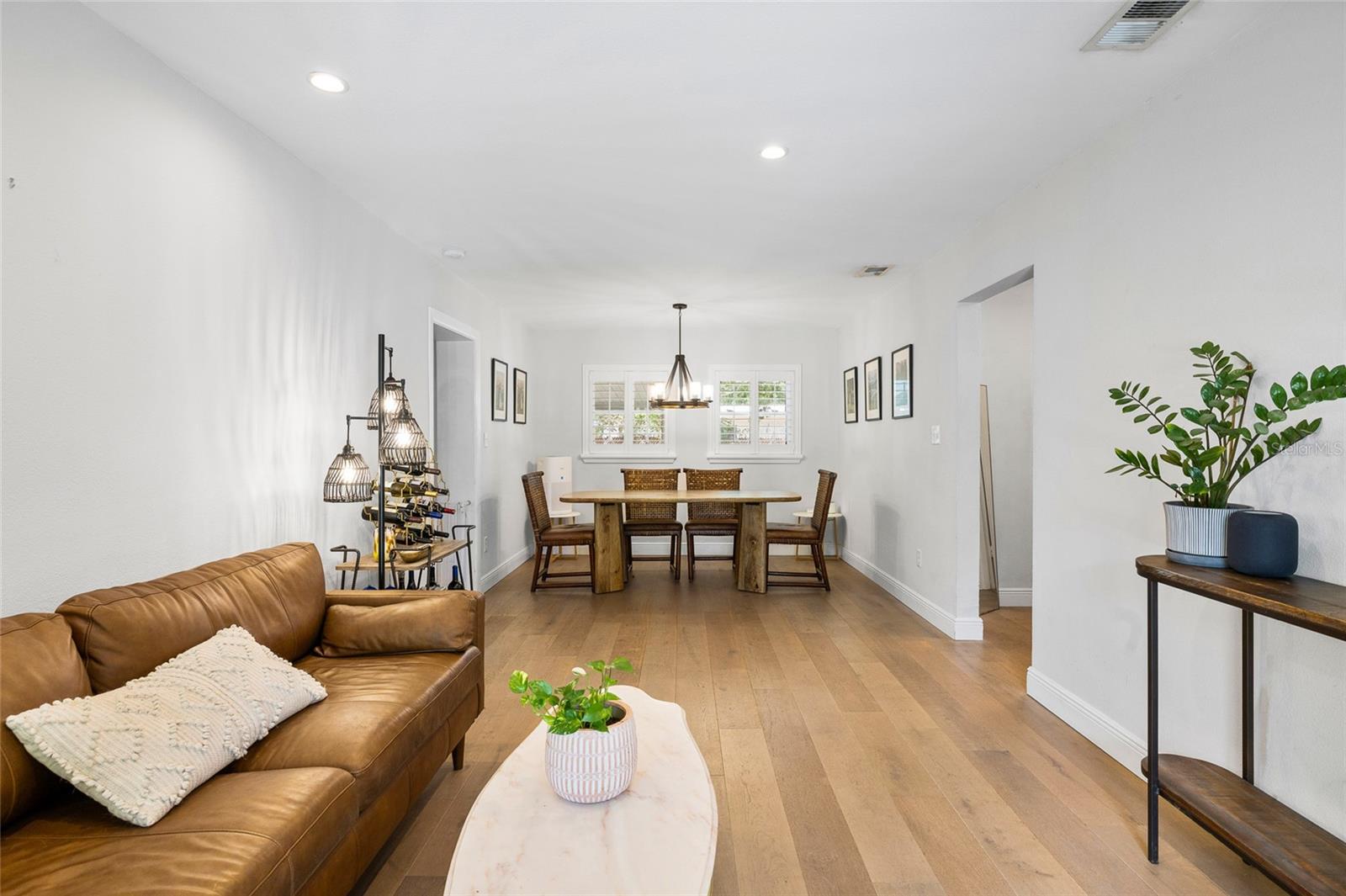 4303 S CAMERON AVE — photo 10