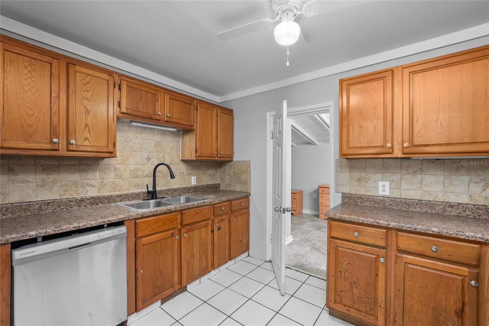 619 BEVERLY AVE — photo 9
