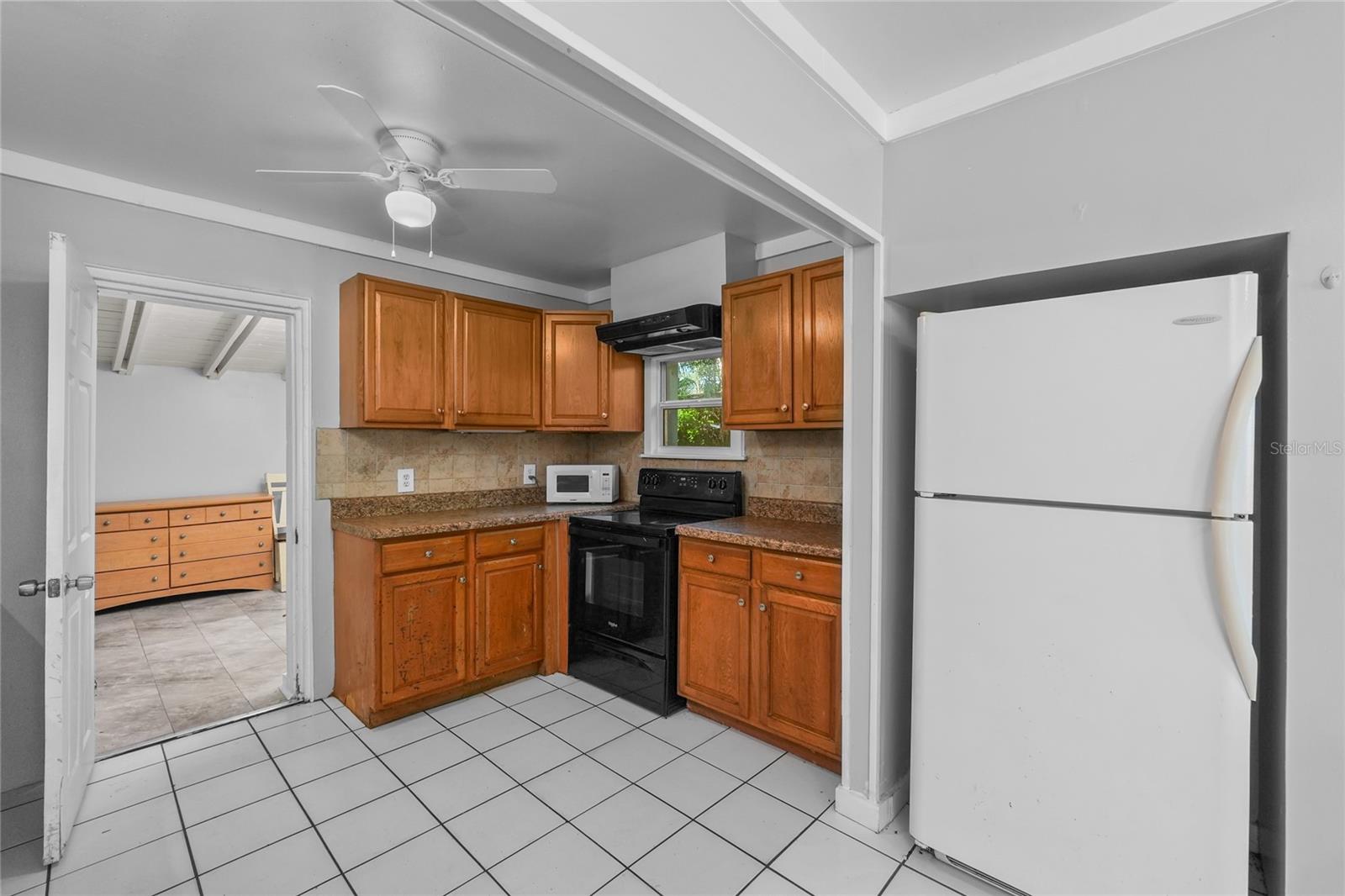 619 BEVERLY AVE — photo 8