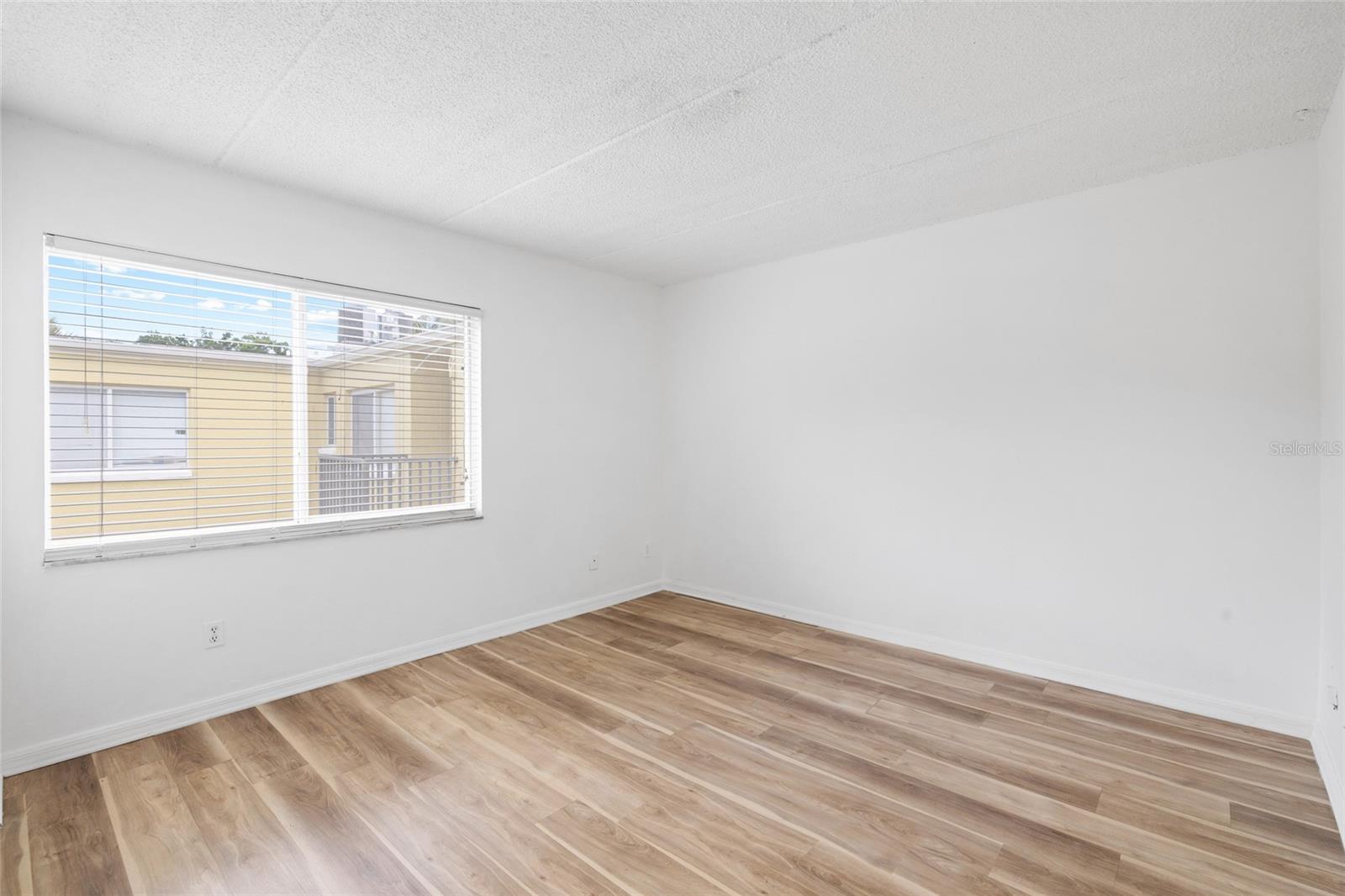 3206 W AZEELE ST #227 — photo 16