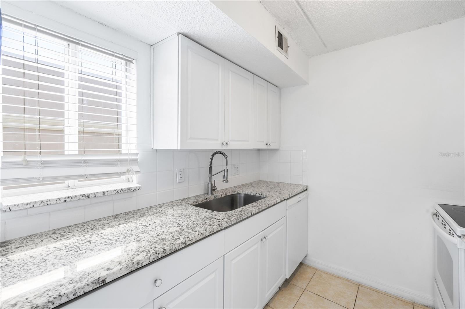 3206 W AZEELE ST #227 — photo 12