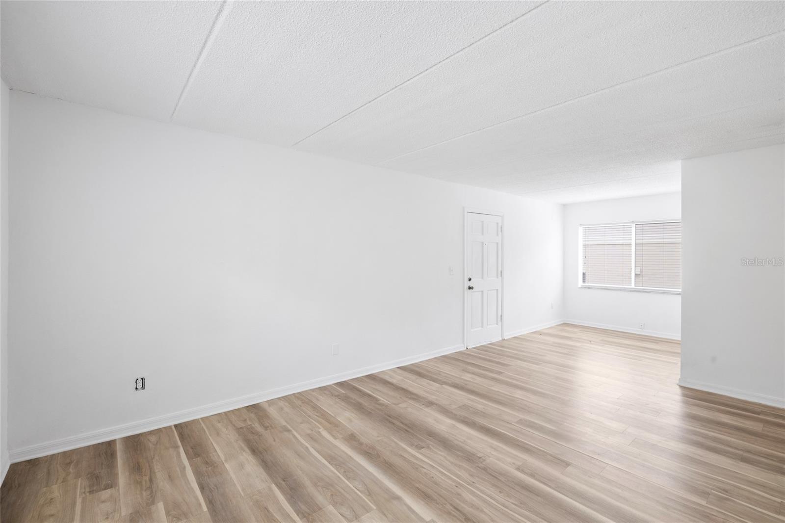 3206 W AZEELE ST #227 — photo 8