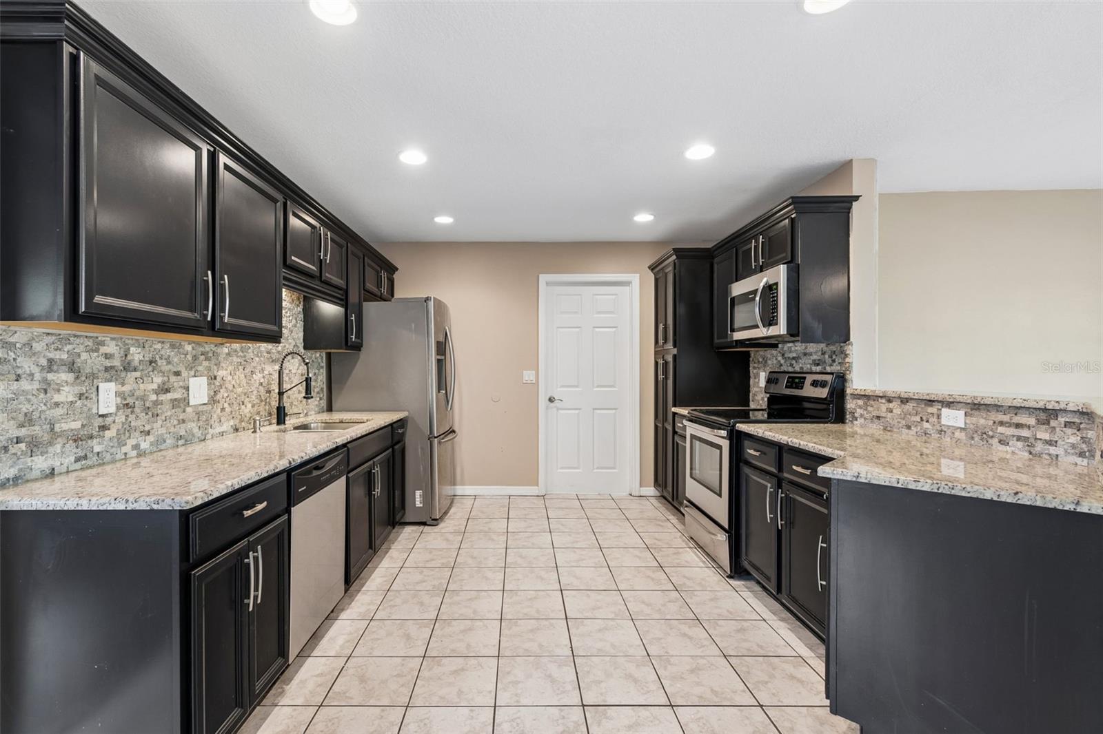 4018 PRADO DR — photo 7
