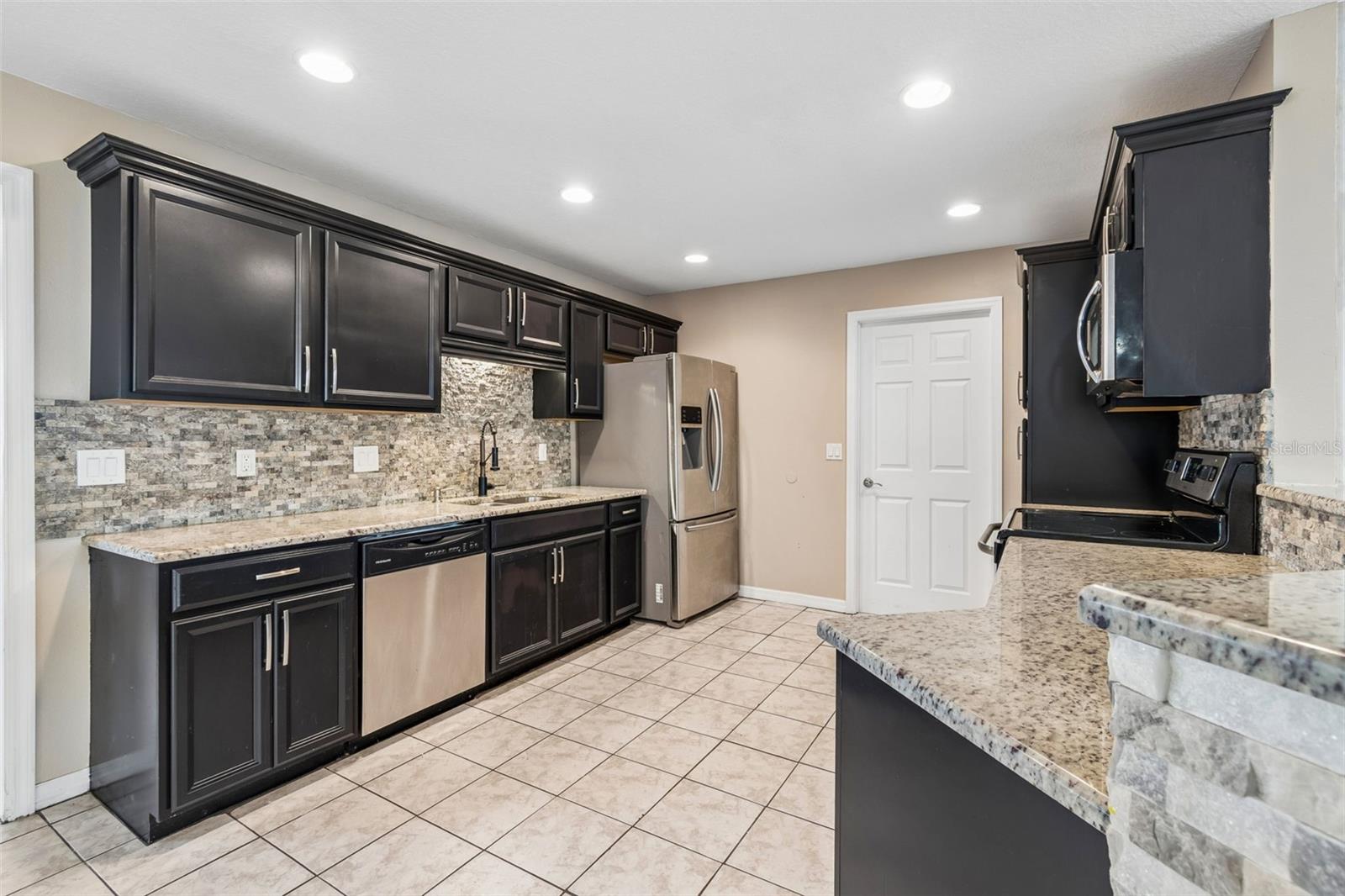 4018 PRADO DR — photo 5