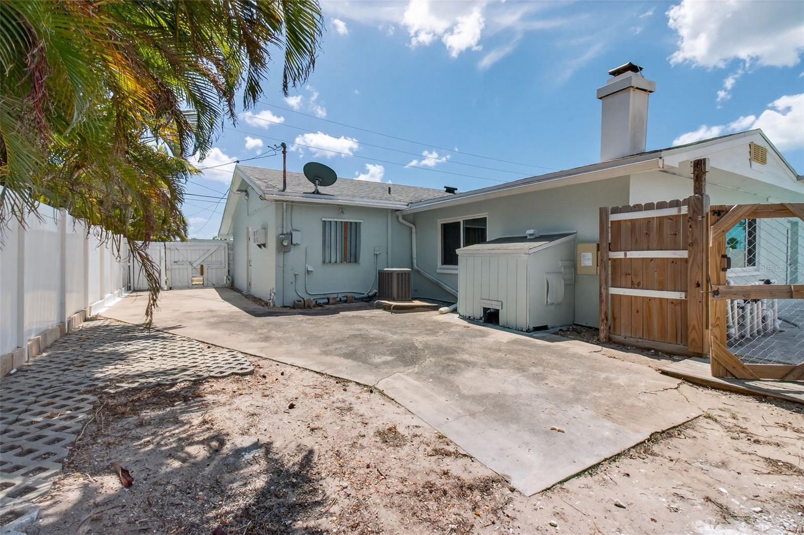 7919 CAUSEWAY BLVD S — photo 51